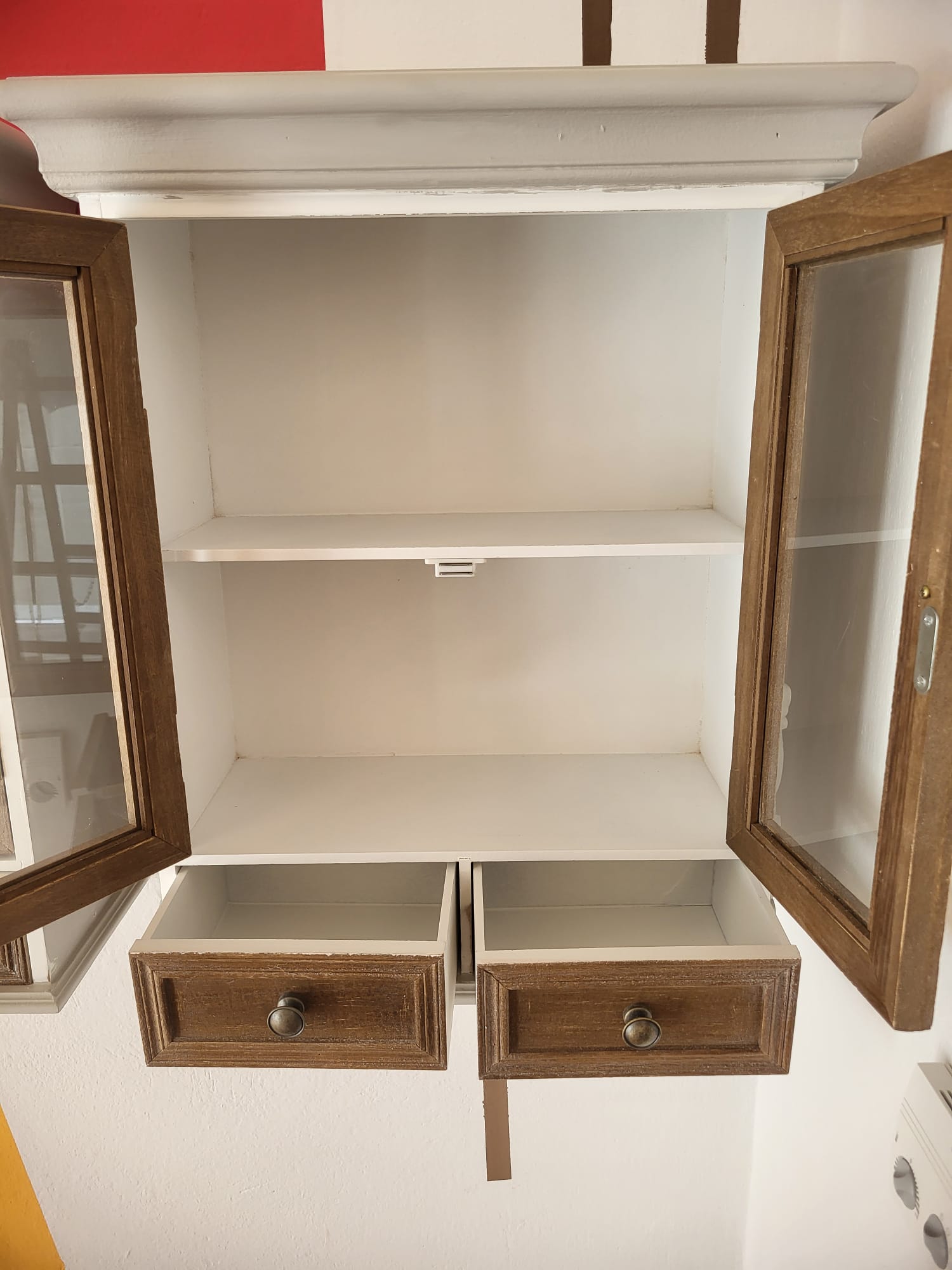 Vintage Vitrine aus Holz – Upcycling Design – Bild 4