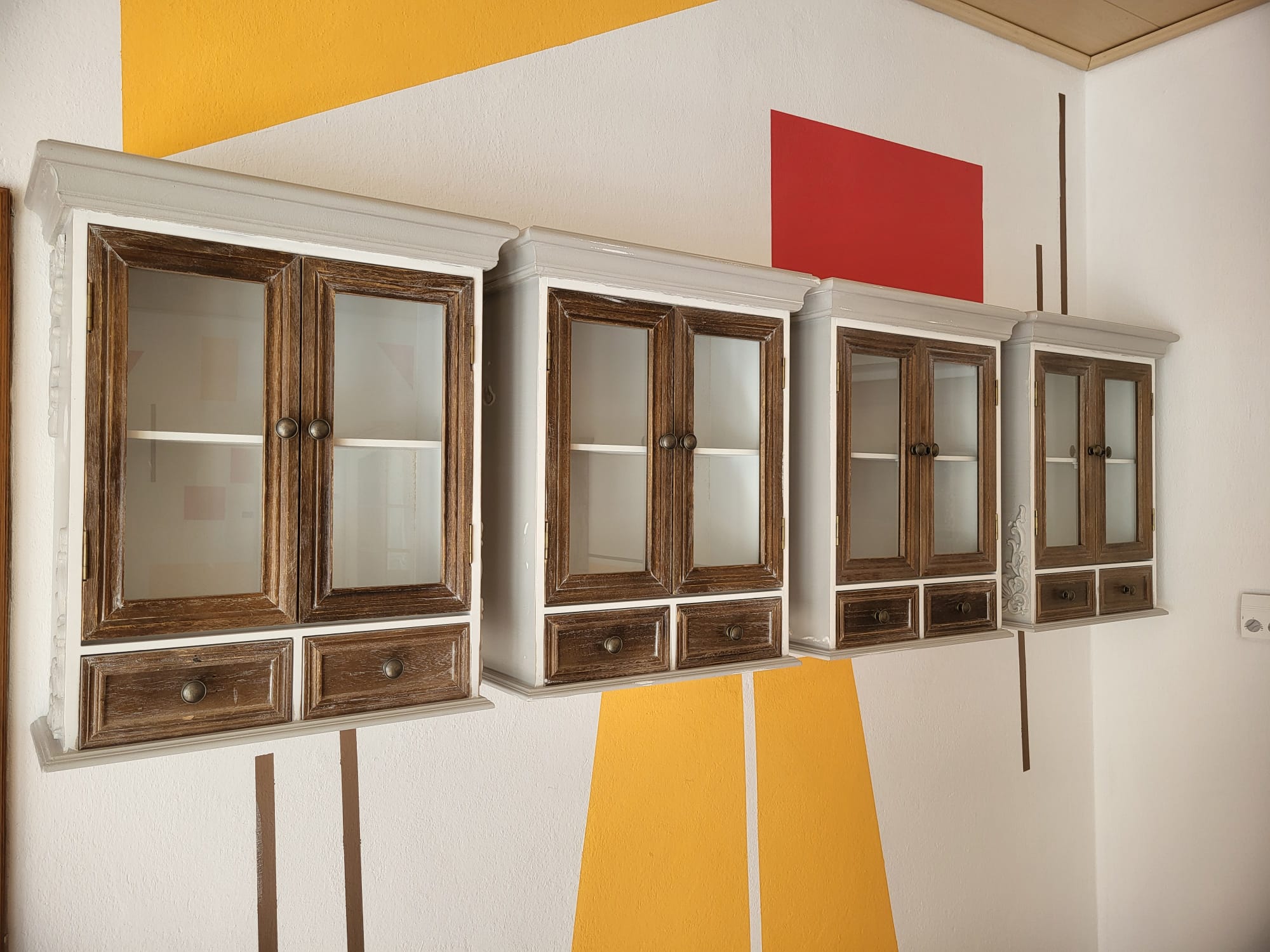 Vintage Vitrine aus Holz – Upcycling Design – Bild 5