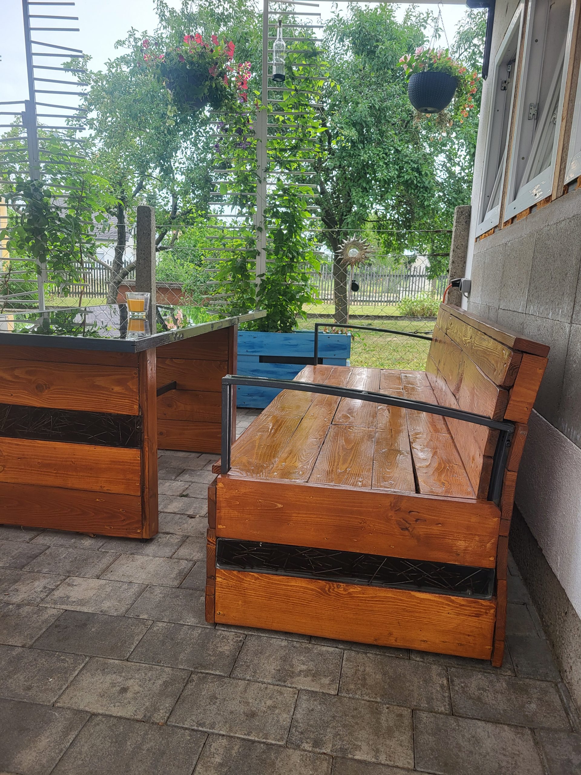 Einzigartige Gartenlounge aus Palettenholz – Bild 10