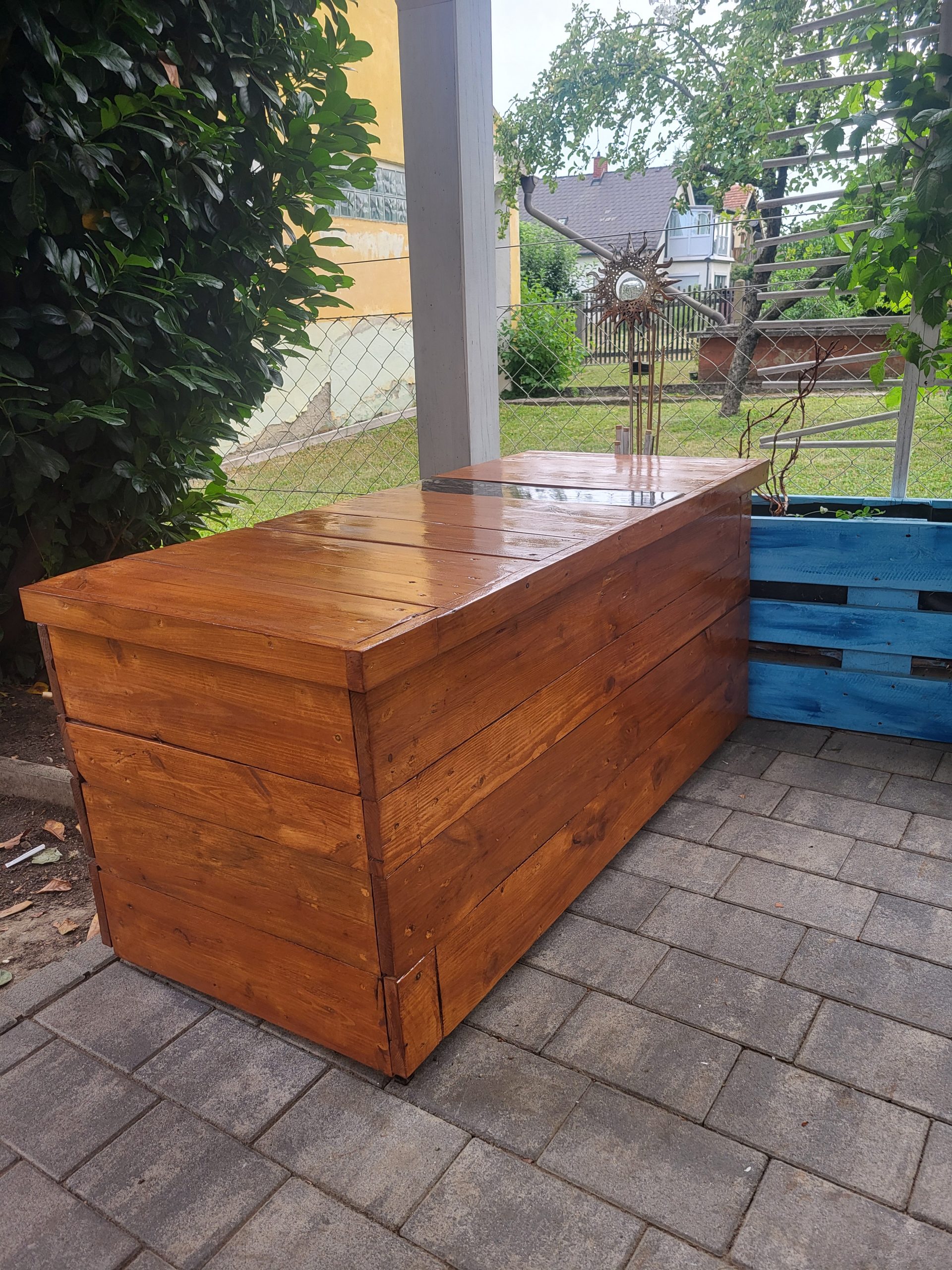 Einzigartige Gartenlounge aus Palettenholz – Bild 11