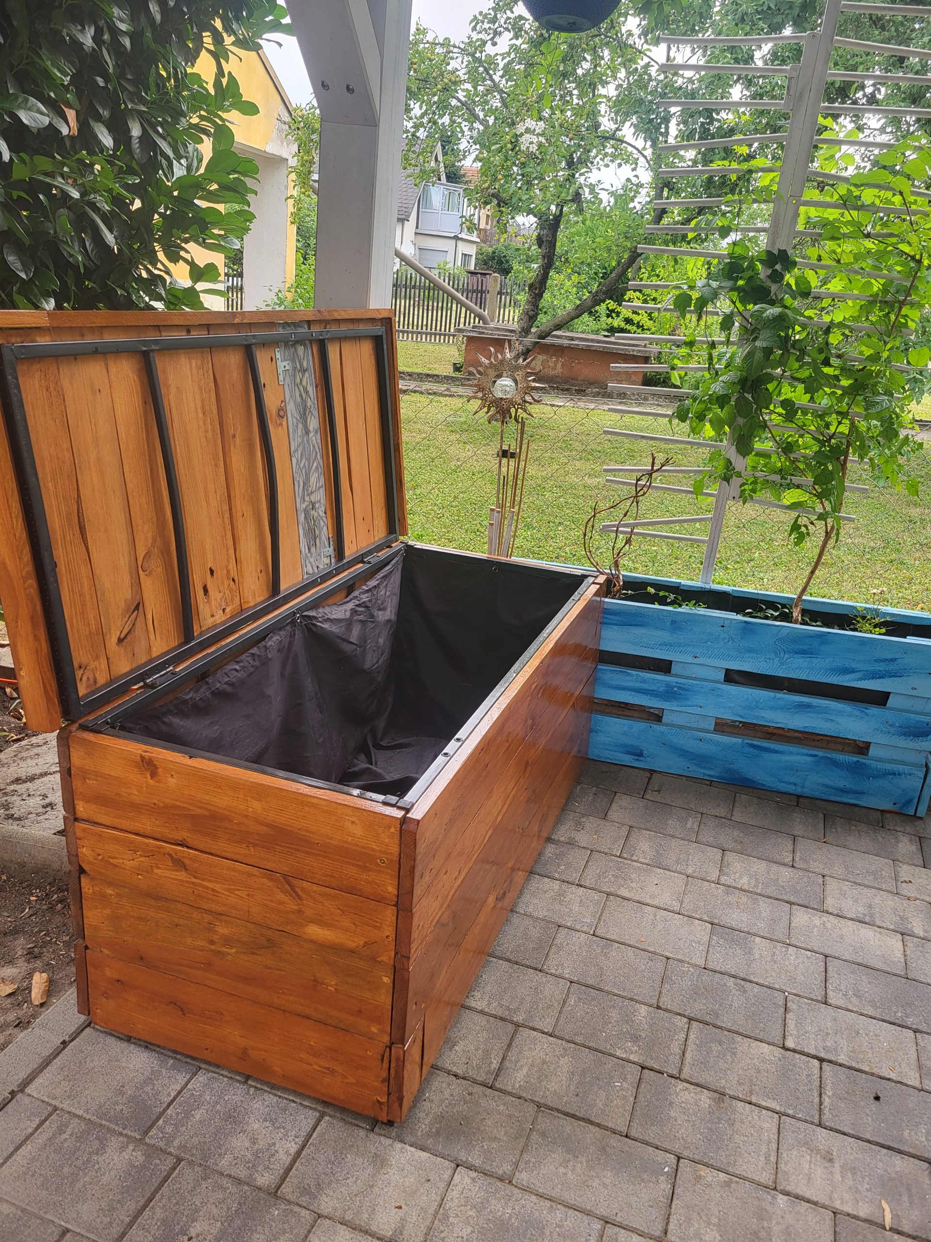 Einzigartige Gartenlounge aus Palettenholz – Bild 8