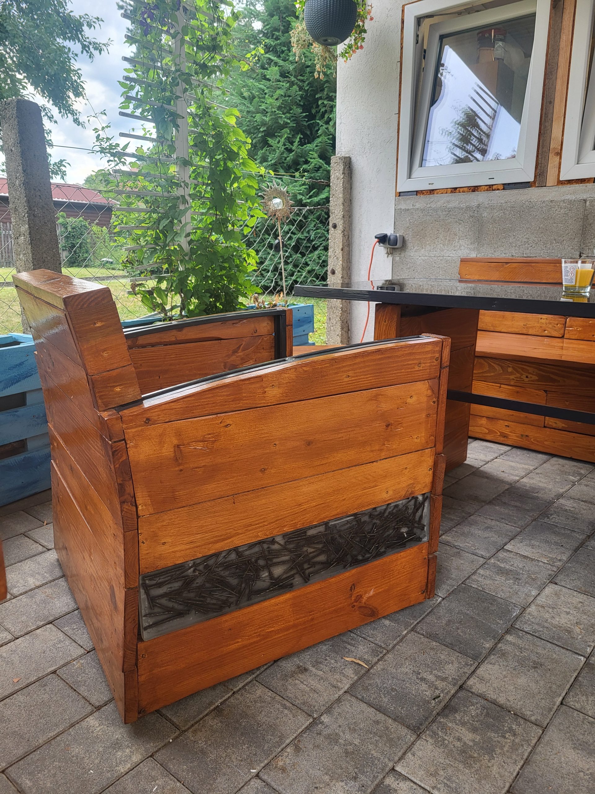 Einzigartige Gartenlounge aus Palettenholz – Bild 7