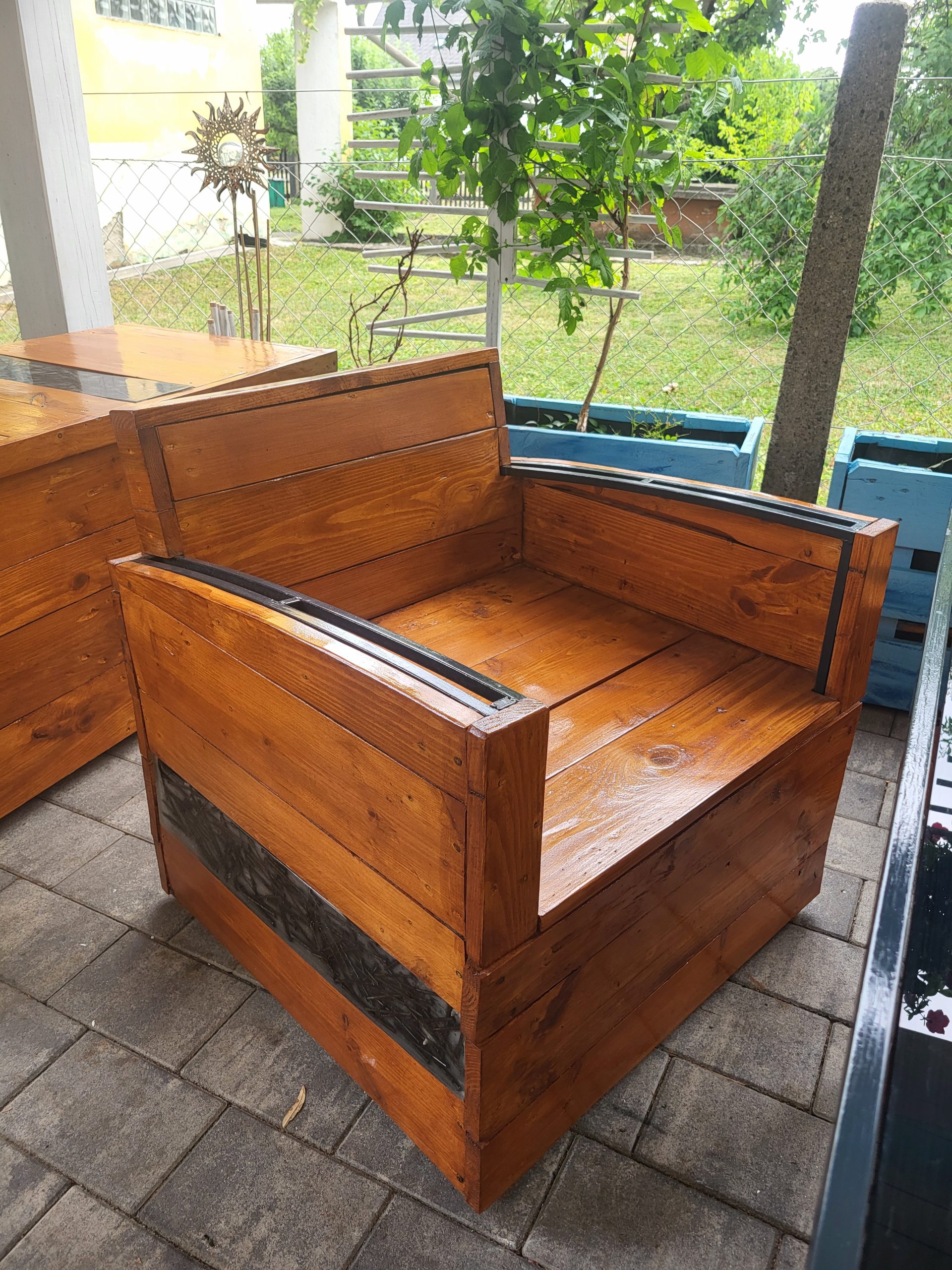 Einzigartige Gartenlounge aus Palettenholz – Bild 6