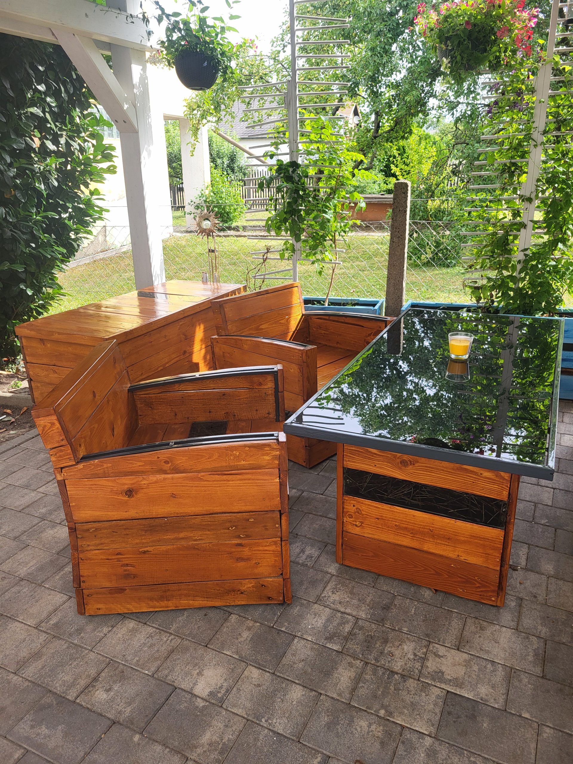 Einzigartige Gartenlounge aus Palettenholz – Bild 5
