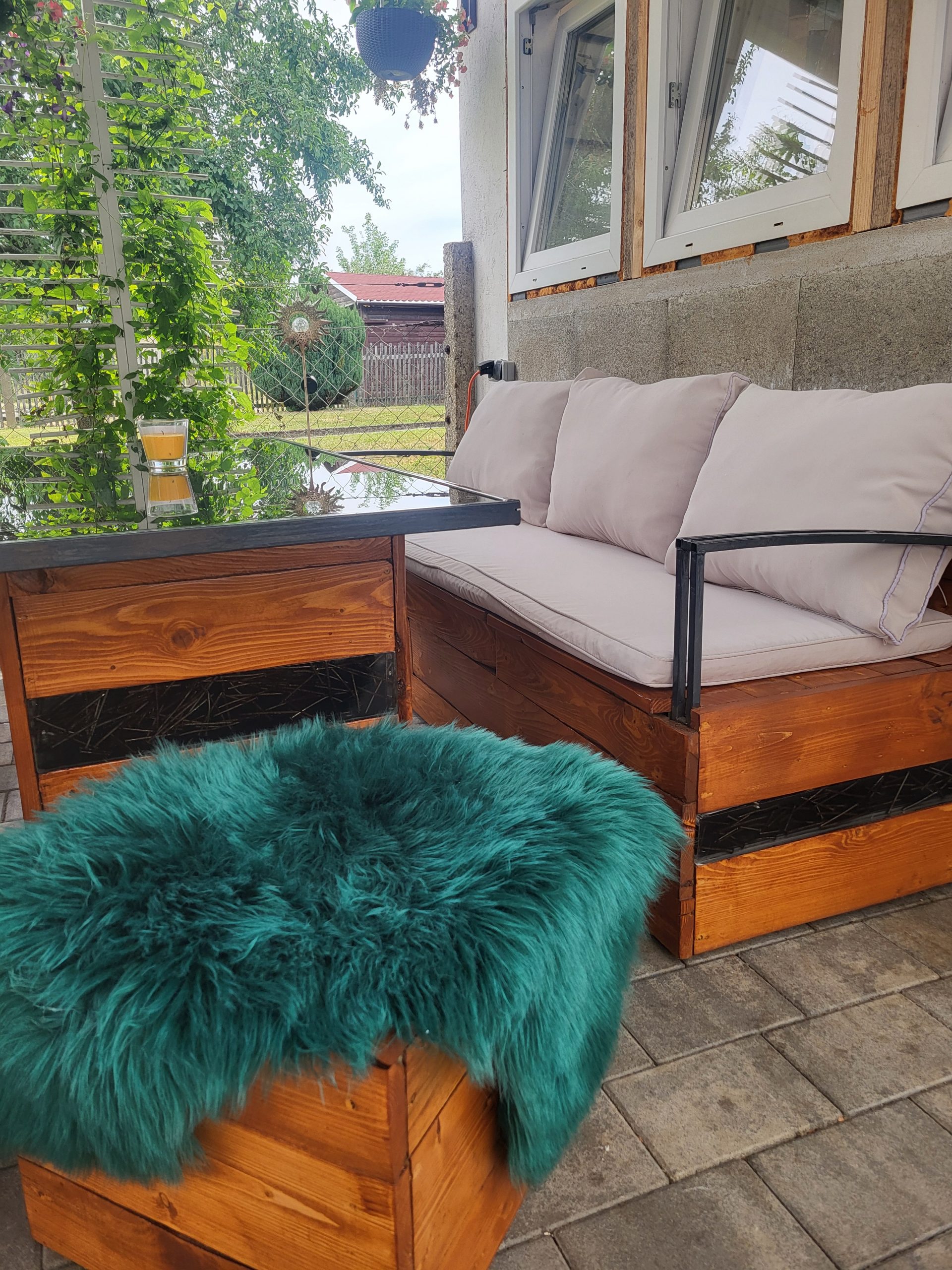 Einzigartige Gartenlounge aus Palettenholz – Bild 2