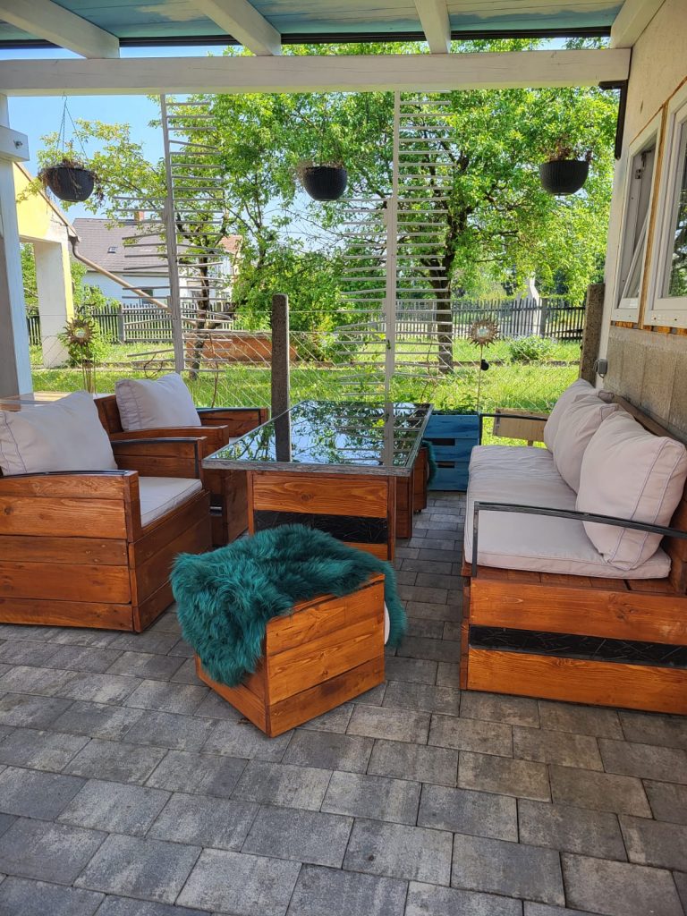 Einzigartige Gartenlounge aus Palettenholz
